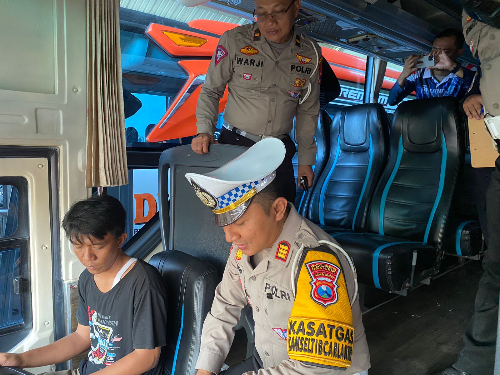 Antisipasi Libur Sekolah Polres Nganjuk Gelar Ram Check Secara Acak Bagi Armada Bus