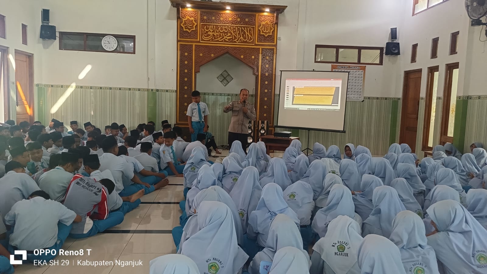 Kanit Binmas Polsek Warujayeng Beri Penyuluhan Kedisiplinan Siswa MTsN 2 Nganjuk