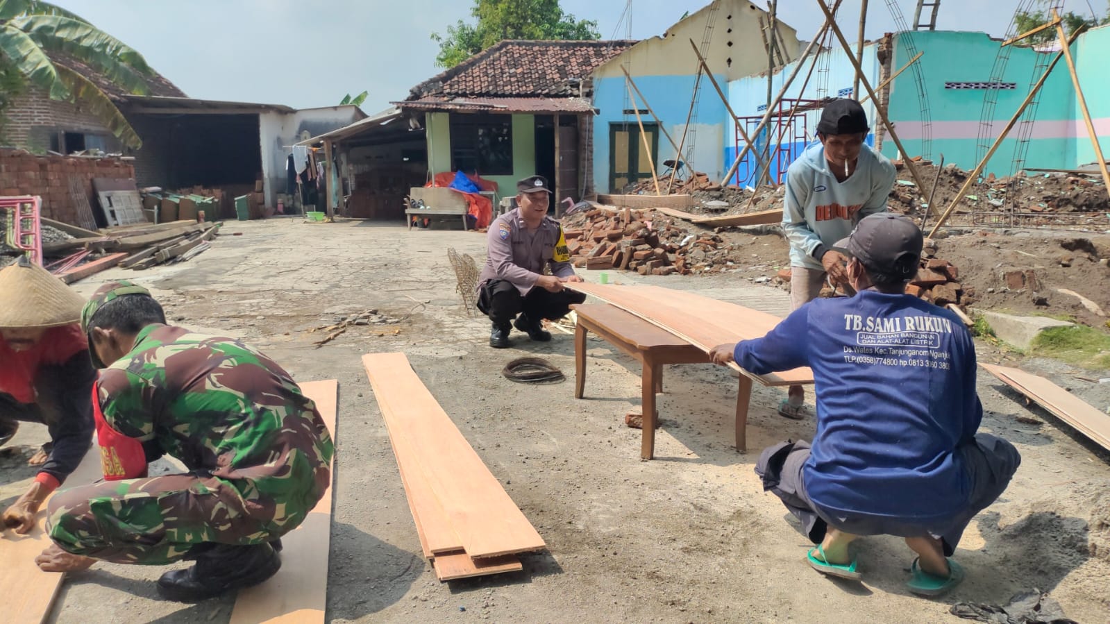 Sambang Desa, Bhabinkamtibmas Wates Beri Pesan Kamtibmas Kepada Warganya