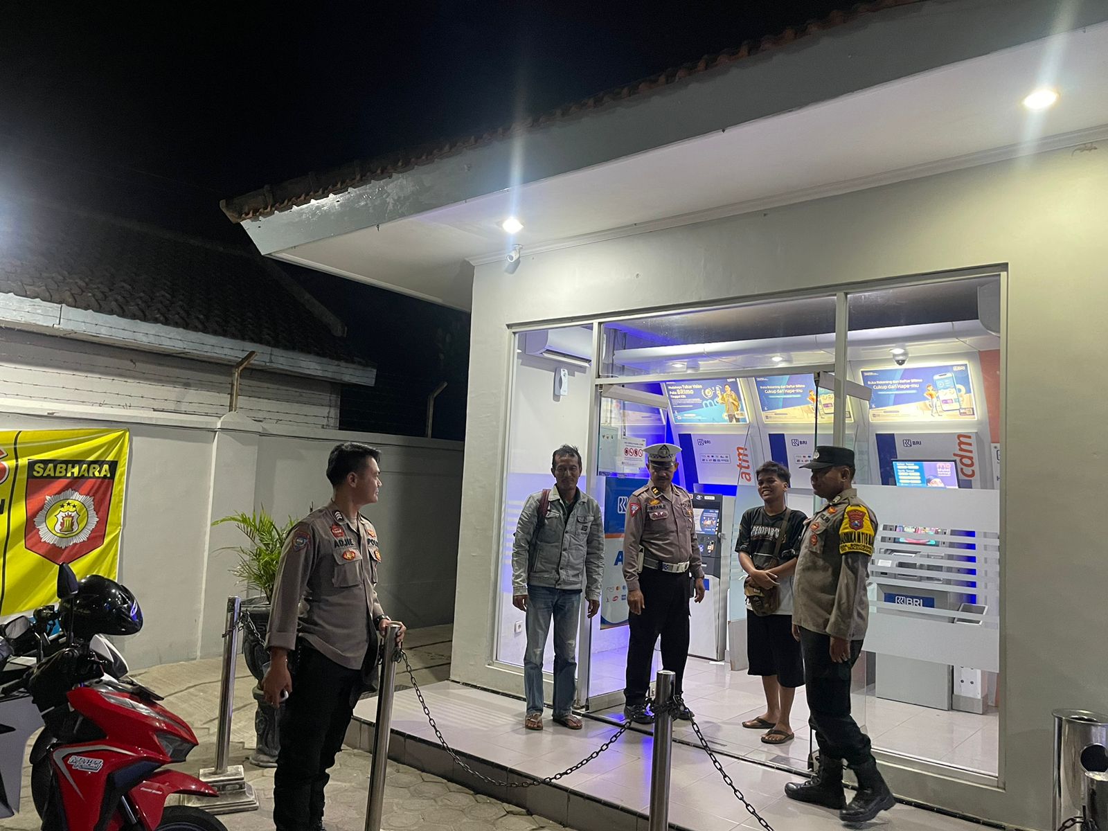 Malam Hari, Patroli Polsek Warujayeng Sambangi Kantor Perbankan