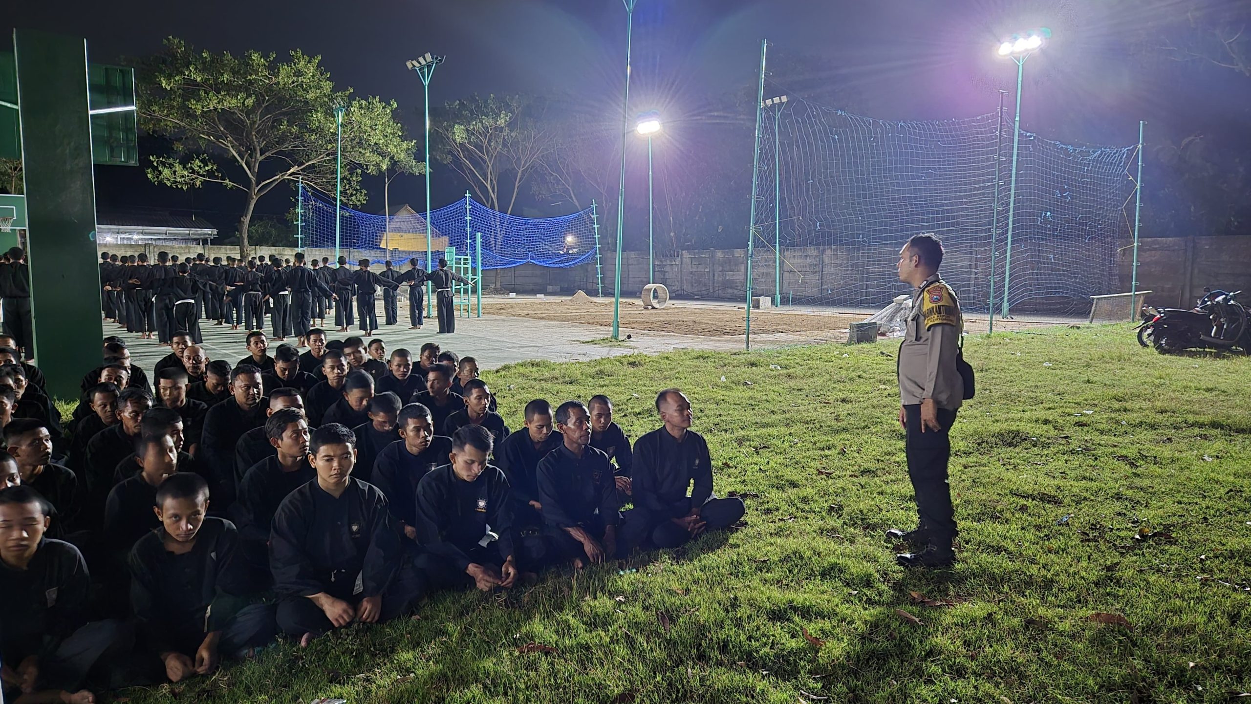Bhabinkamtibmas Desa Kepuh Berikan Himbauan Kamtibmas saat Pengamanan Kegiatan Perguruan Silat