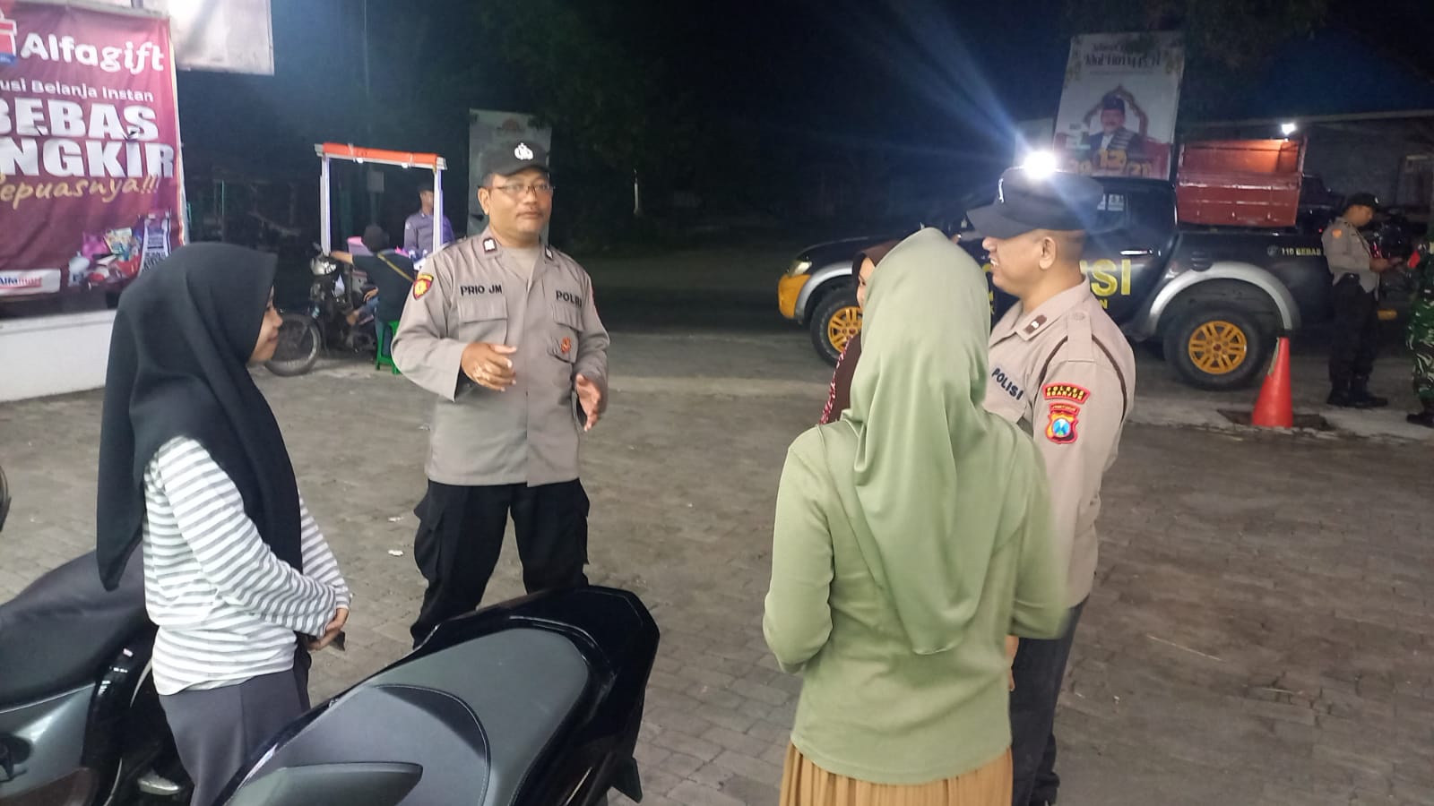 Patroli Dialogis di Alwi Mart, Ps Kspk Polsek Jatikalen Polres Nganjuk sampaikan pesan kamtibmas