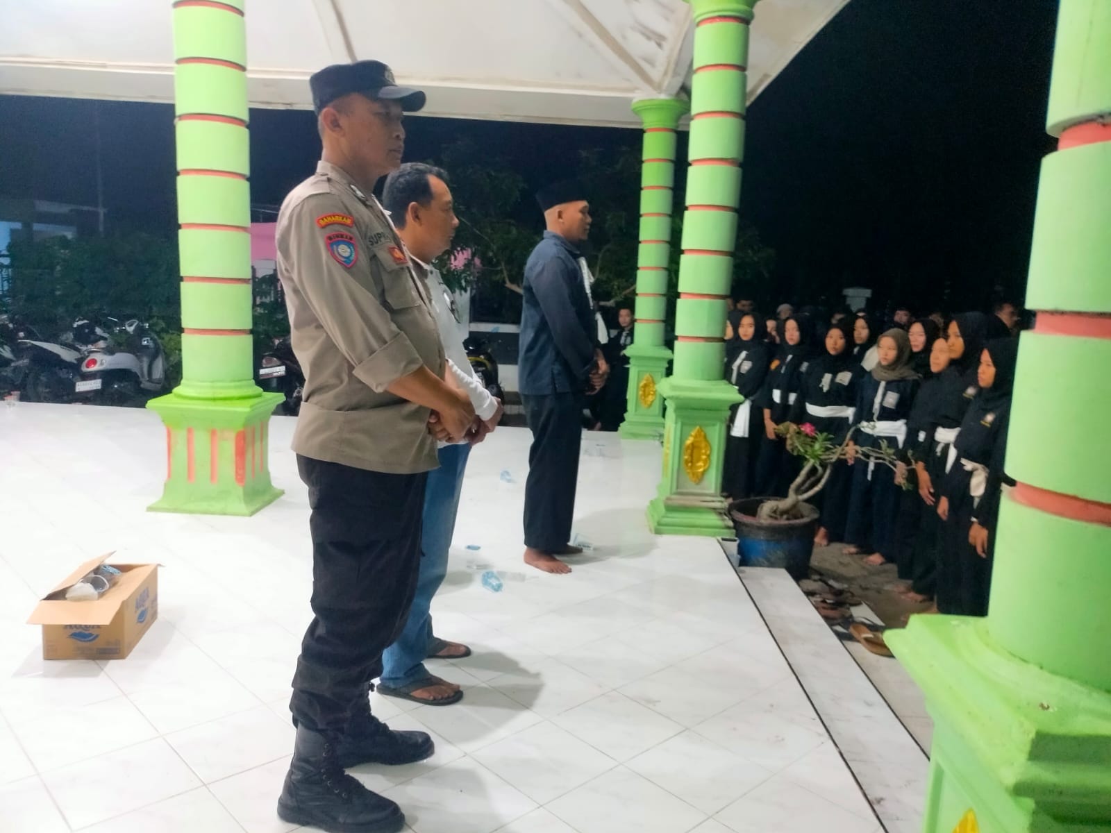 Bhabinkamtibmas Polsek Nganjuk Kota Pantau Kegiatan Ngangklang 1 Suro Warga Setia Hati Teratai Rayon Kramat