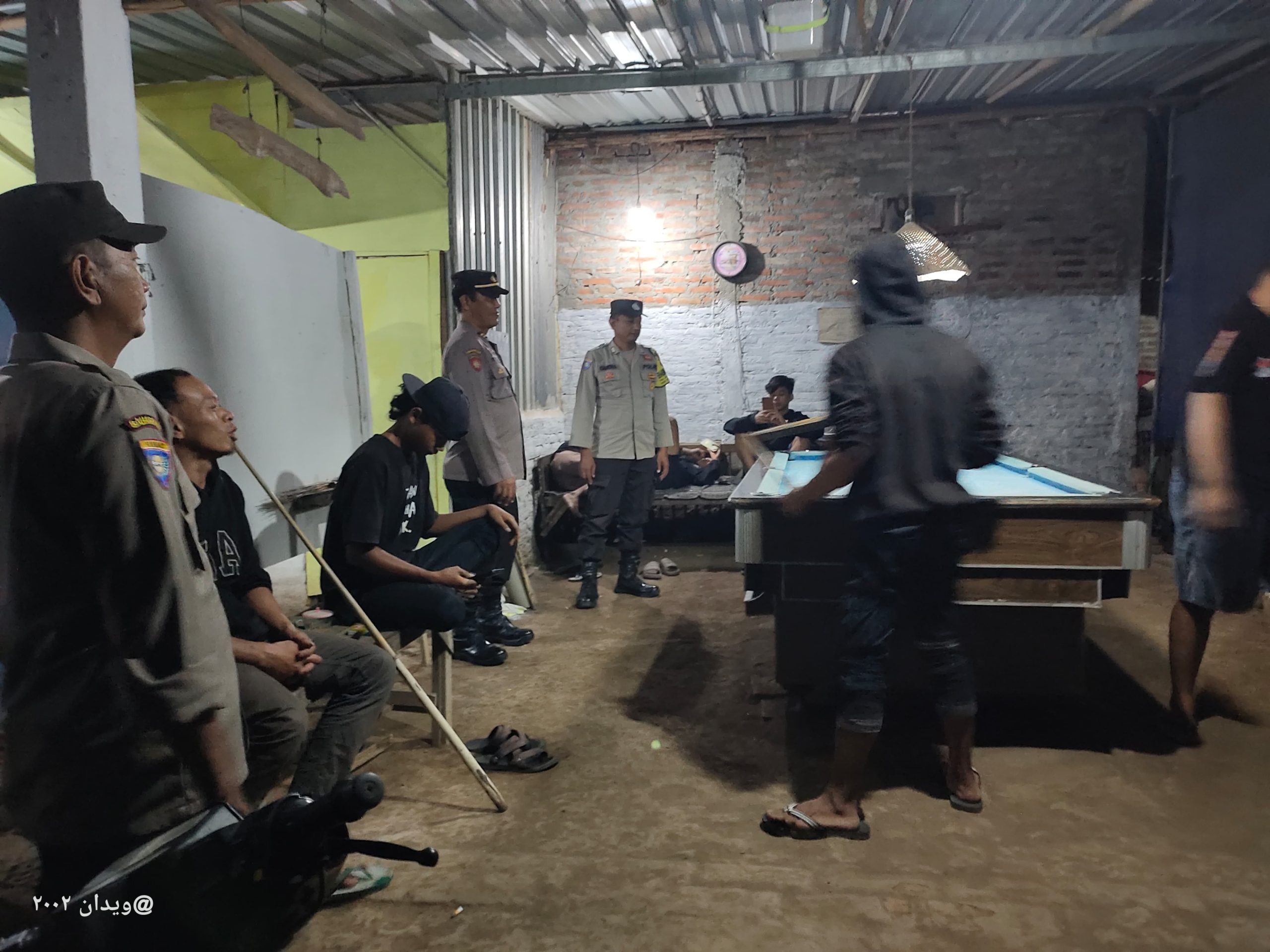 Patroli Polsek Warujayeng Ingatkan Pengunjung Bilyard Waspadai Curanmor