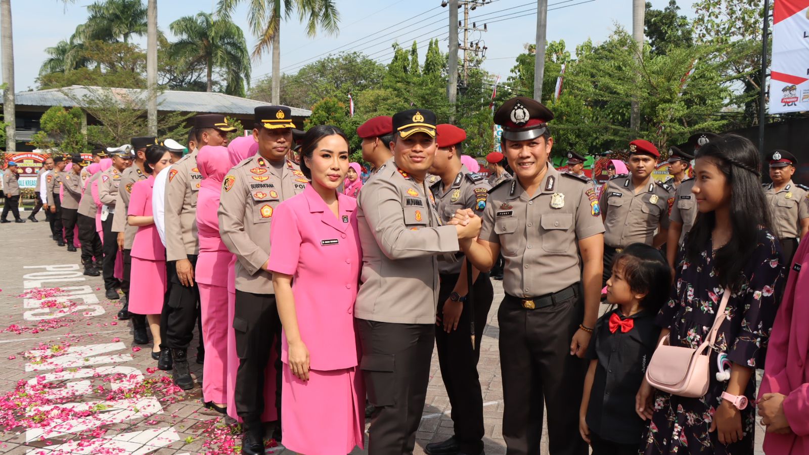 Kapolres Nganjuk Pimpin Upacara Kenaikan Pangkat Reguler Anggota Polri dan PNS Polri