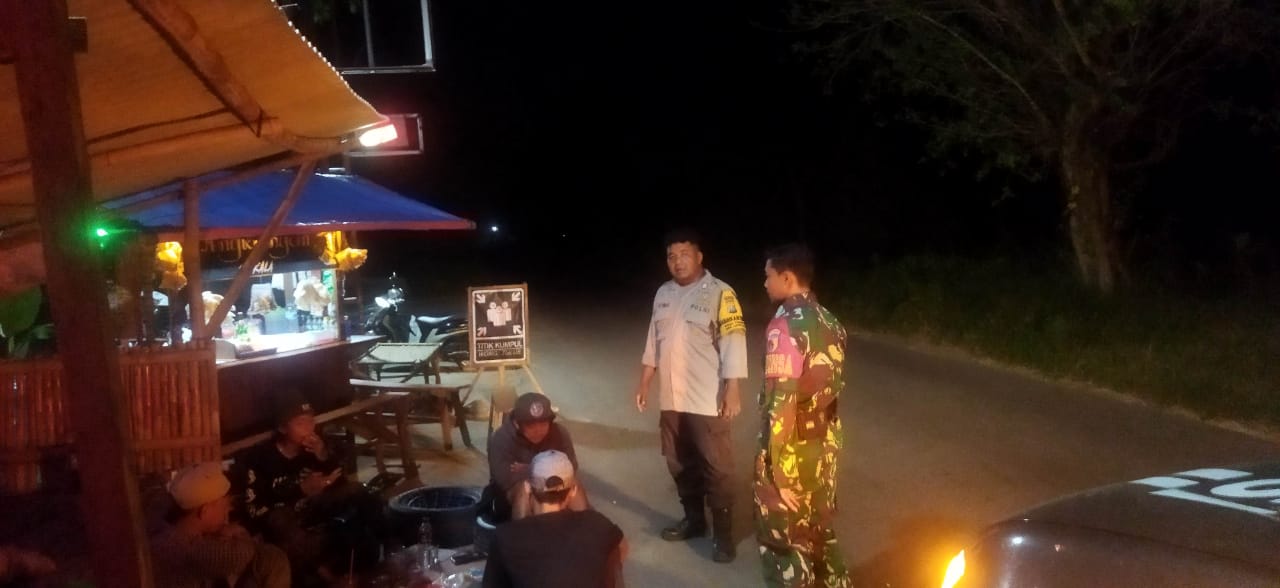 Bhabinkamtibmas Dan Babinsa Desa Perning bersinergi Sambang Warga Desa Binaan