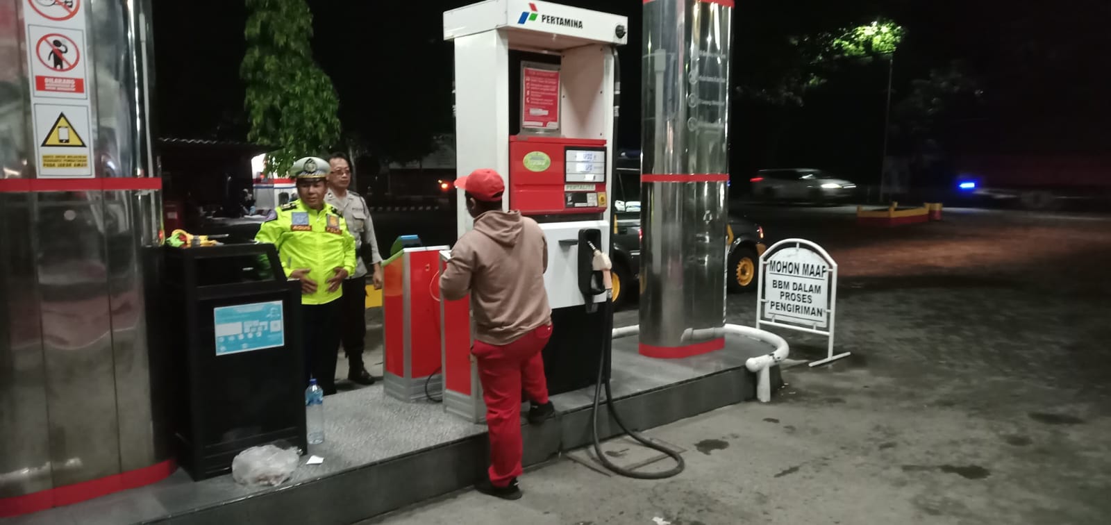 Patroli Samapta Polsek Kertosono Berikan Himbauan Kamtibmas saat Patroli di SPBU