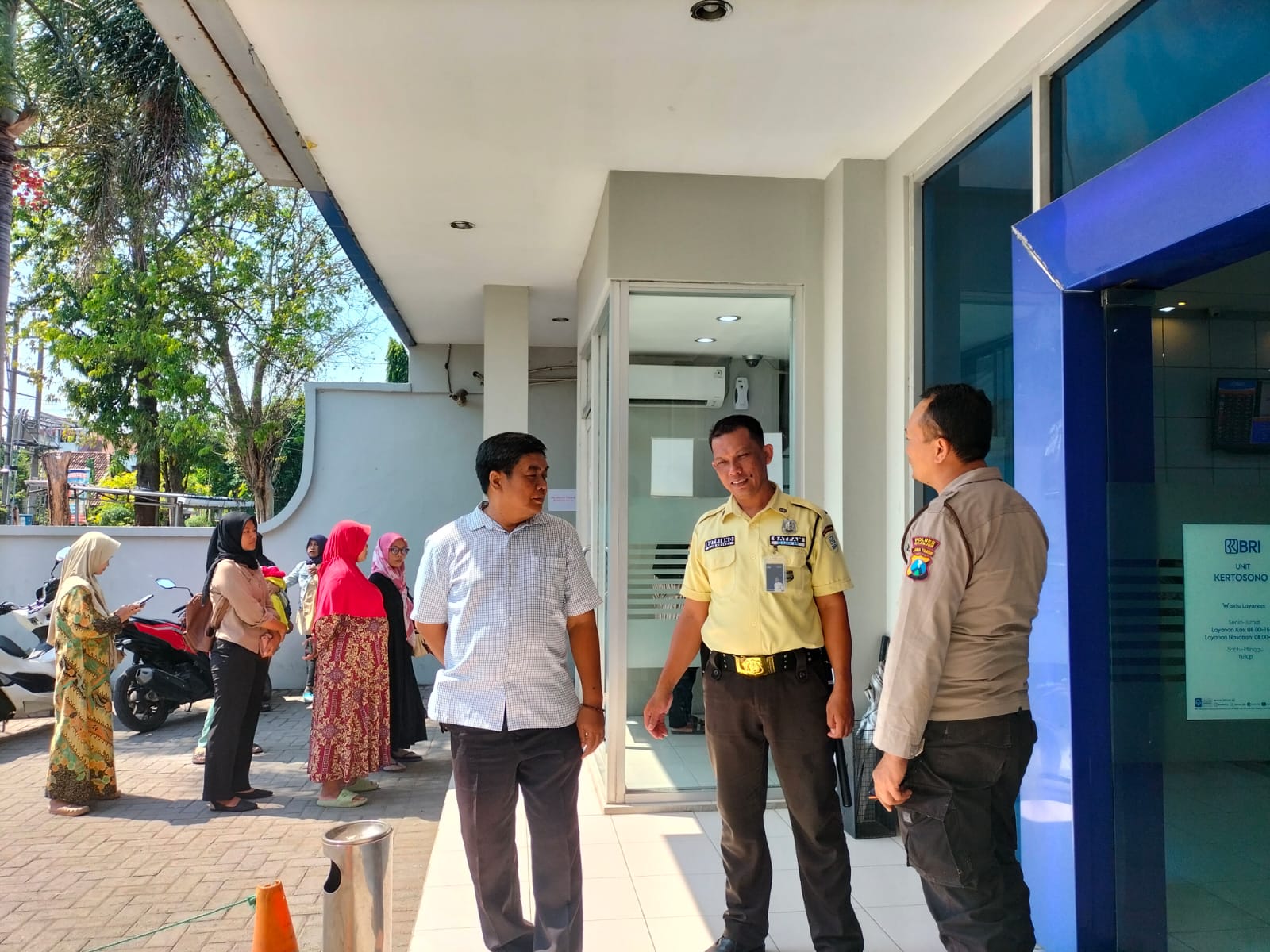 Polsek Kertosono Berikan Himbauan Kamtibmas saat Patroli Perbankan