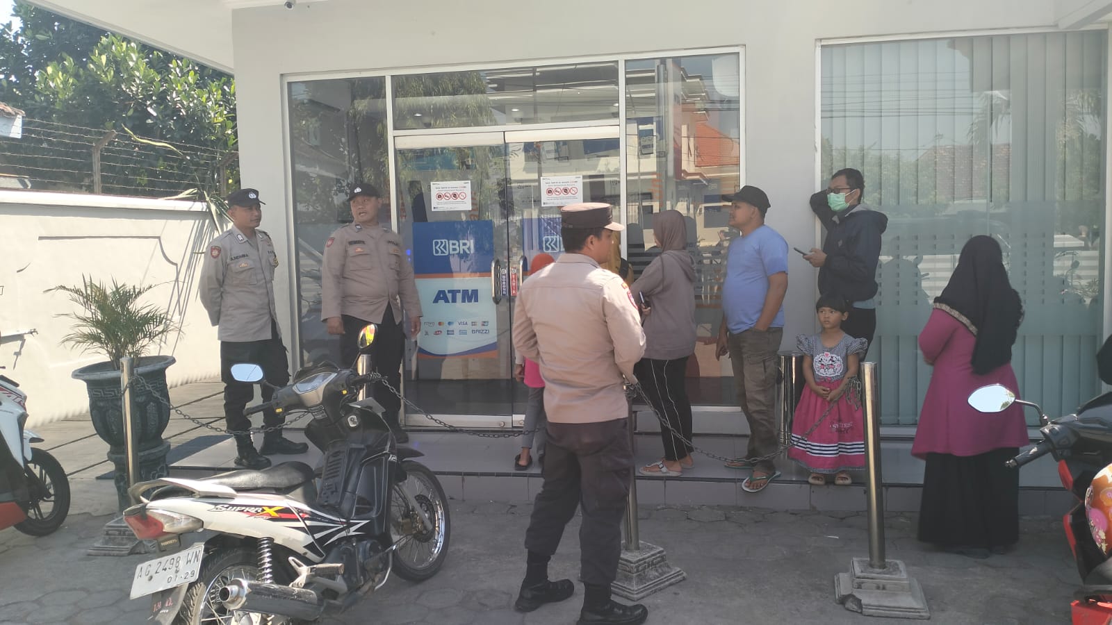 Berikan Rasa Aman dan Nyaman Nasabah, Polsek Warujayeng Gelar Patroli Perbankan