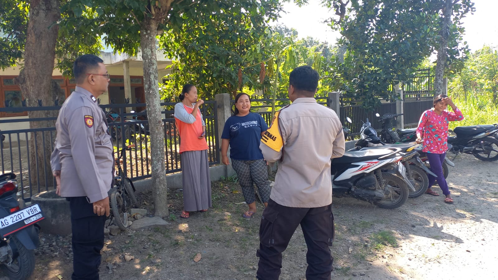 Patroli Dialogis Bhabinkamtibmas Polsek Jatikalen Berikan Himbauan Terkait Kamtibmas