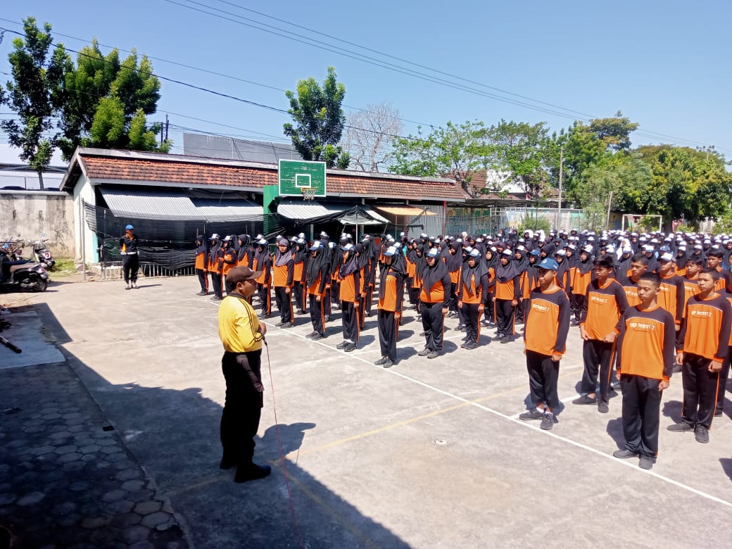 Tahun Ajaran Baru, Polsek Warujayeng Beri Pelatihan PBB Siswa Sekolah
