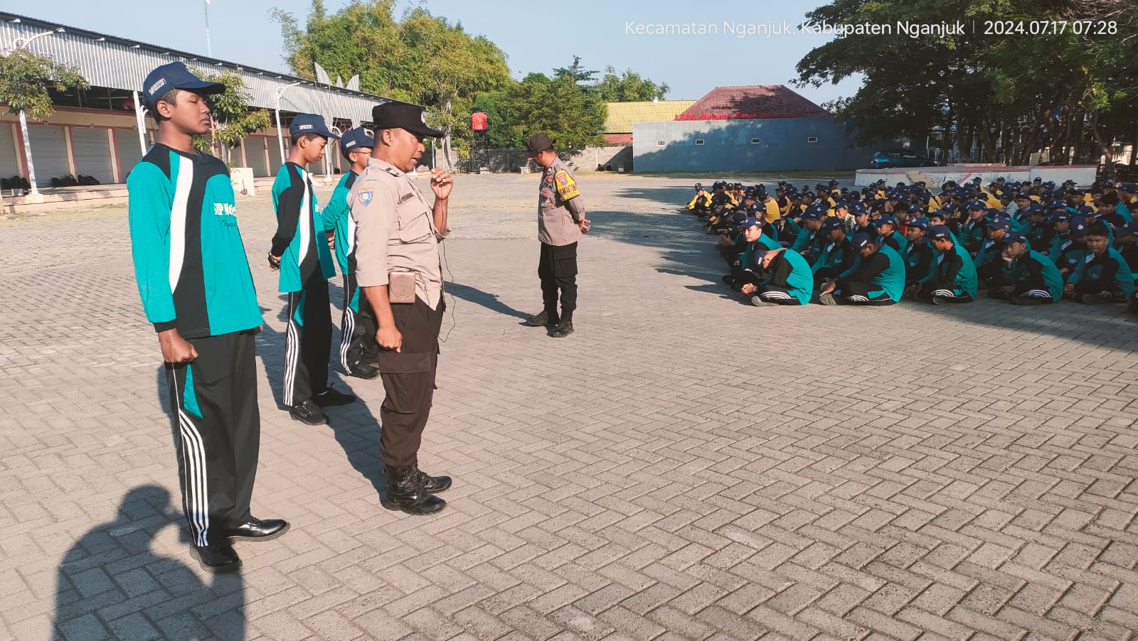 Personel Polsek Nganjuk Kota Melaksanakan Pelatihan PBB dalam Rangka MPLS