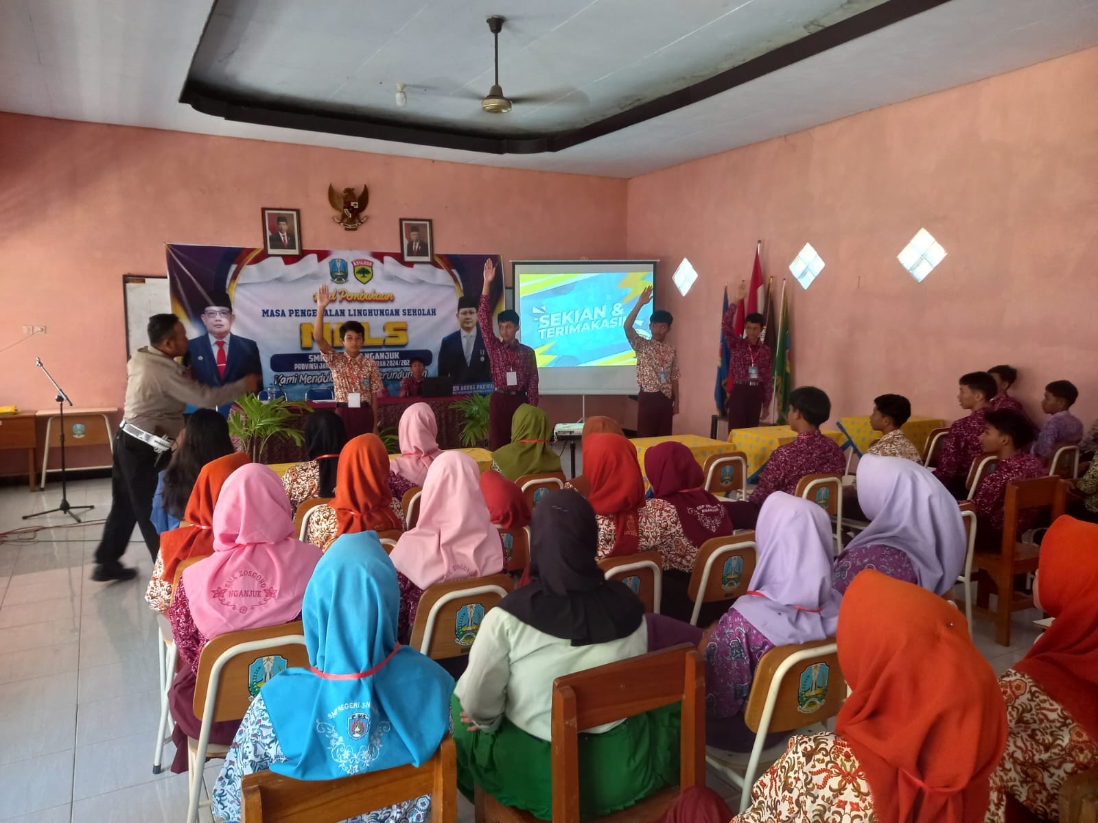 Polsek Nganjuk Kota Sosialisasikan Operasi Patuh Semeru kepada Siswa SMA saat MPLS