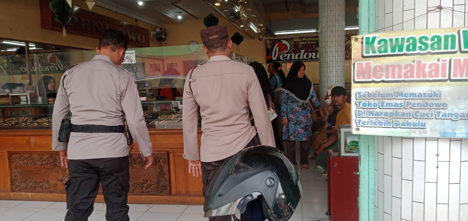 Antisipasi Tindak Kejahatan Personil Polsek Kertosono Patroli Toko Emas