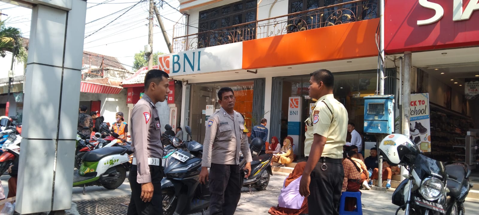 Polsek Kertosono Berikan Himbauan Kamtibmas saat Patroli Perbankan