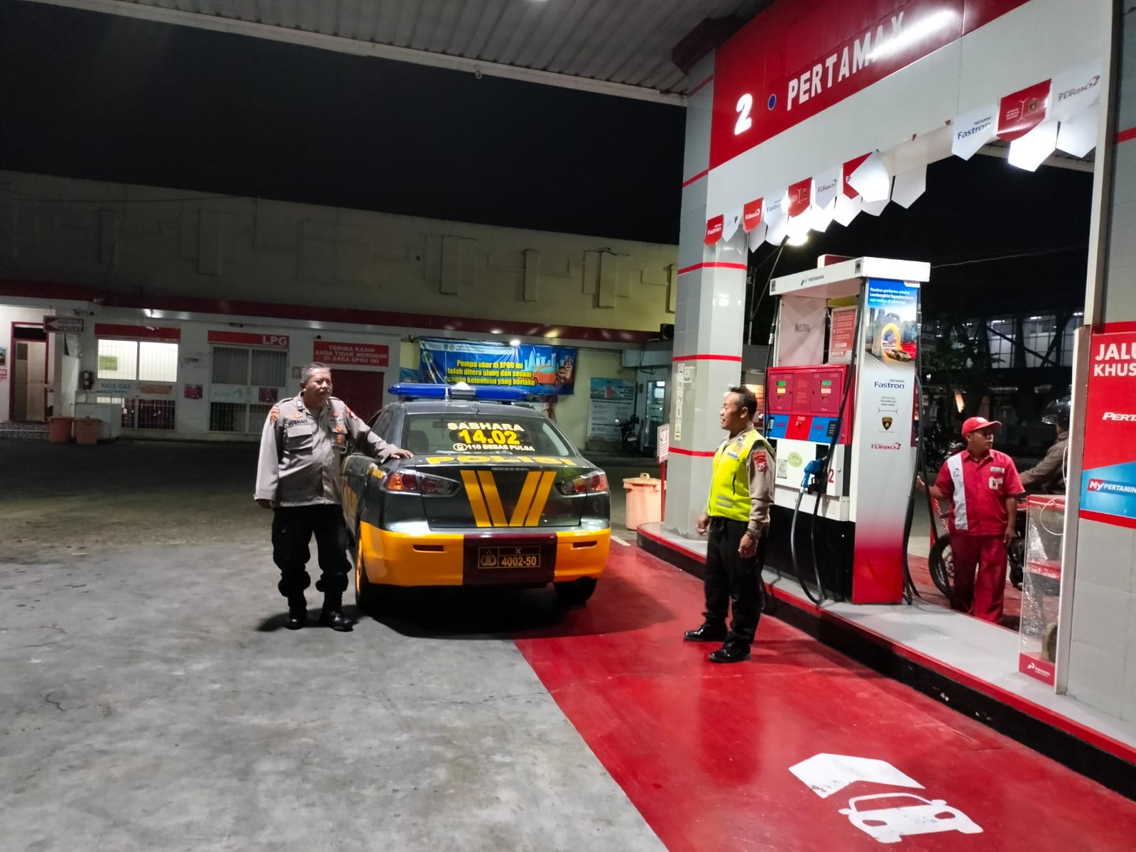Patroli Blue Light Polsek Nganjuk Kota Sasar SPBU Untuk Mengantisipasi Kerawanan