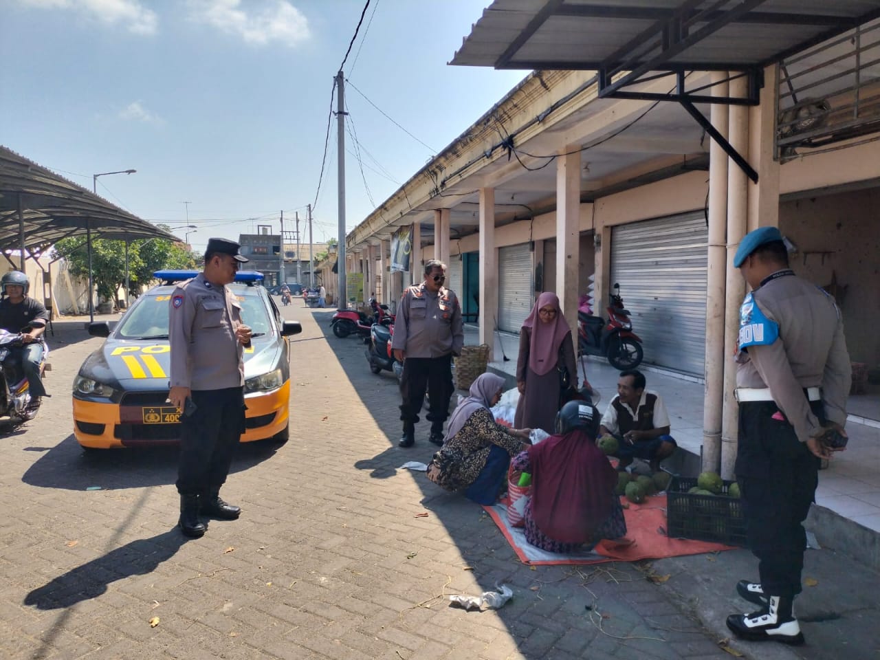 Patroli KRYD Polsek Nganjuk Kota Sambangi Seputaran Pasar Wage Nganjuk