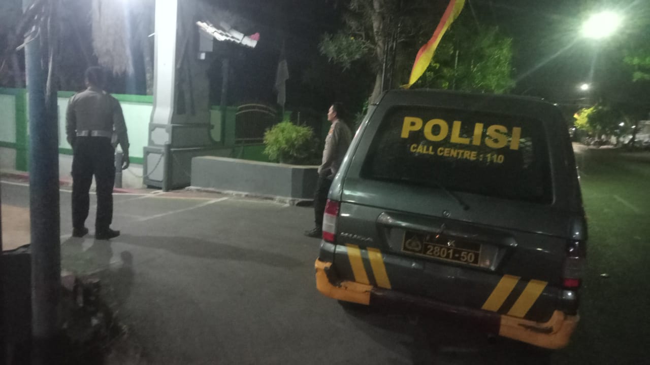 Patroli Pemukiman Cegah Tindak Kejahatan Saat Dini Hari