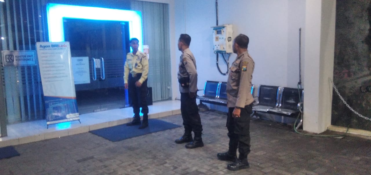 Polsek Kertosono Berikan Himbauan Kamtibmas saat Patroli di ATM Bank BRI