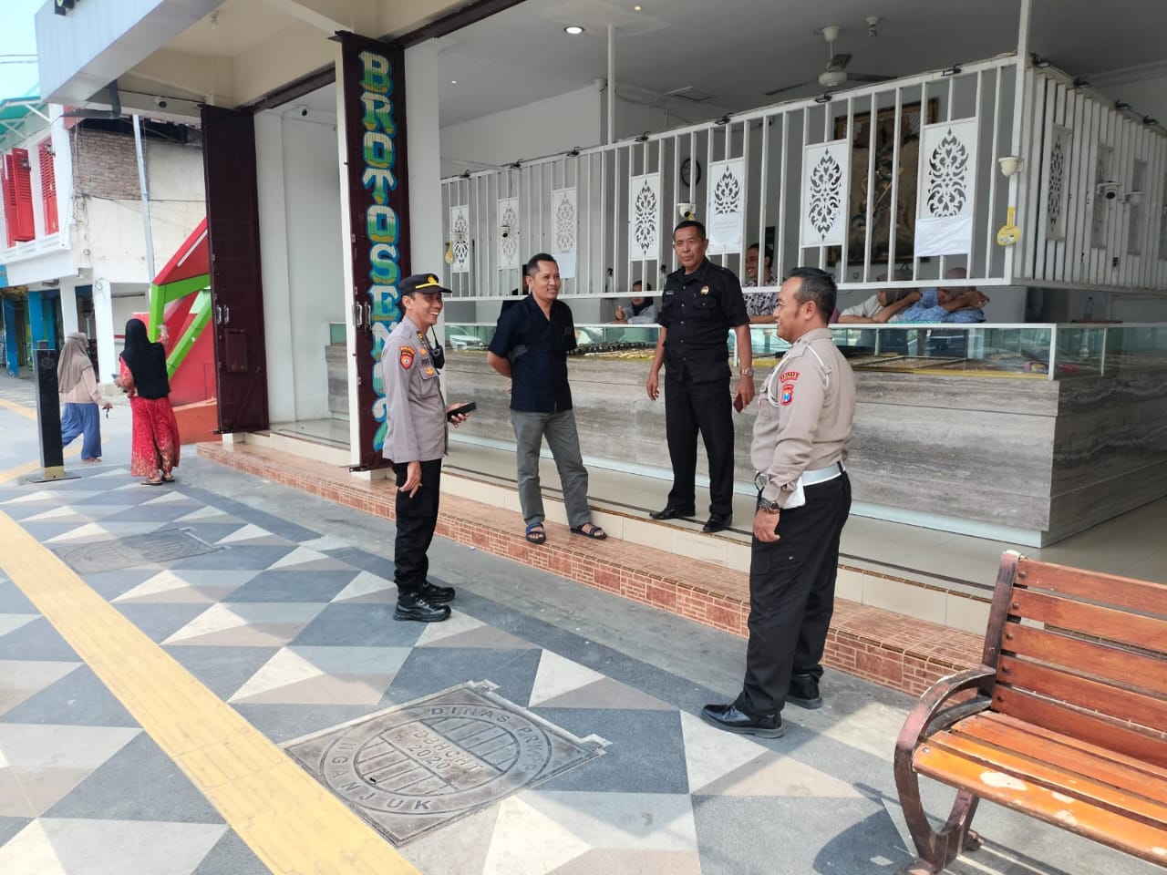 Polsek Nganjuk Kota Mengintensifkan Kegiatan Patroli Guna Mewujudkan Stabilitas Kamtibmas yang Aman dan Kondusif