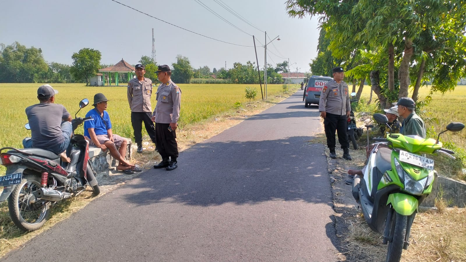 Patroli Kewilayahan, Polsek Warujayeng Ingatkan Petani Waspadai Pencurian di Sawah