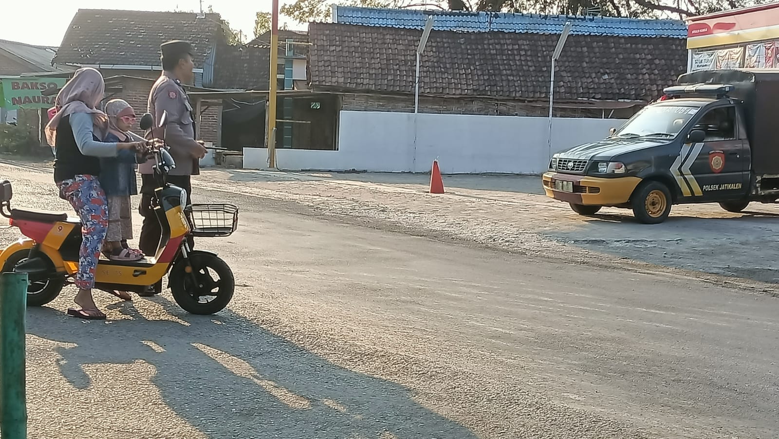 Pengaturan Lalu-lintas Pagi, Wujud Nyata Polisi Hadir Di Tengah Masyarakat