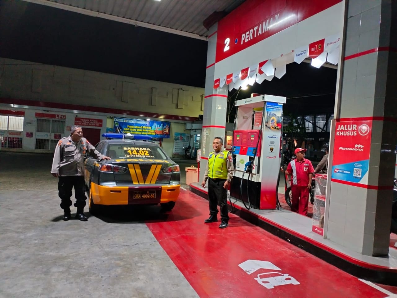 Patroli Blue Light Polsek Nganjuk Kota Antisipasi Penyimpangan di SPBU