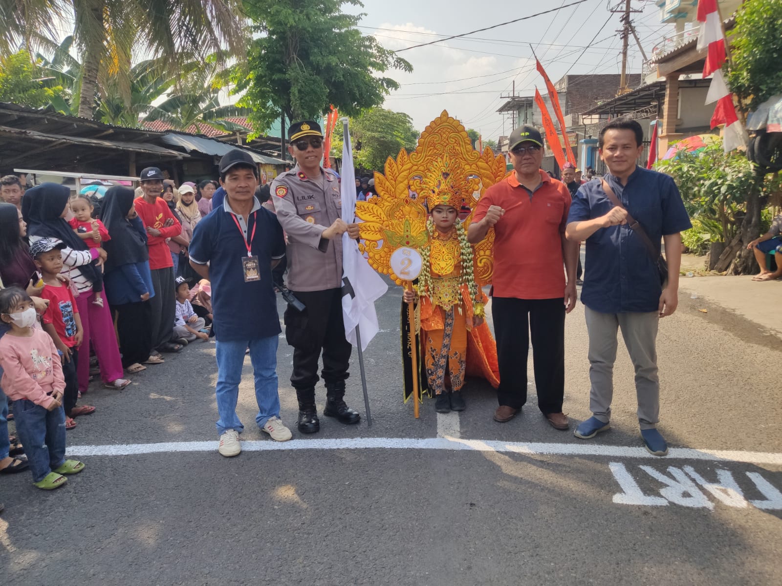 Kapolsek Warujayeng Lepas Peserta Karnaval Lingkungan Bulakrejo