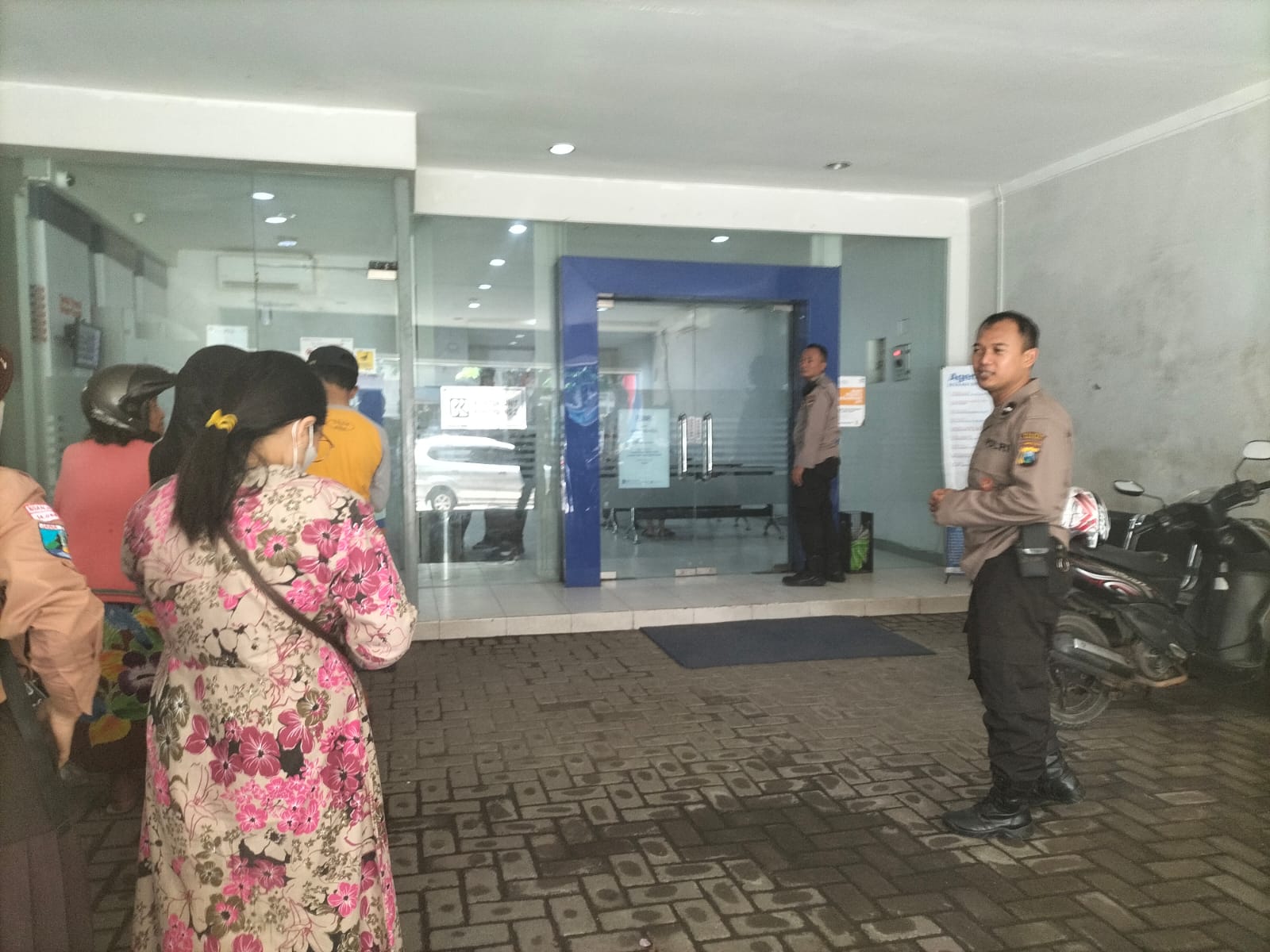 Polsek Kertosono Berikan Himbauan Kamtibmas saat Patroli di ATM Bank BRI