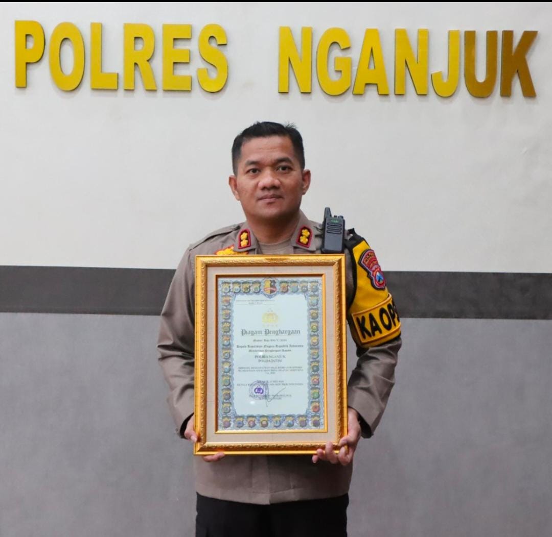 Kapolres Nganjuk Terima Piagam Penghargaan IKPA Terbaik di Lingkup Polri tahun 2023 dari Kapolri