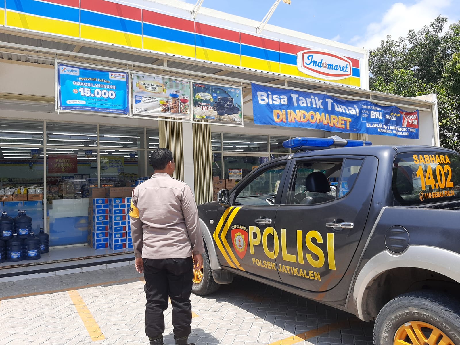 Patroli Indomaret Personil Polsek Jatikalen Berikan Himbauan Dan Pesan Kamtibmas