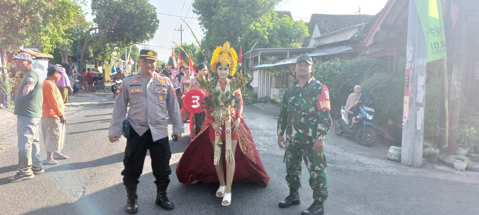 Sinergitas TNI-Polri dalam Pengamanan Kegiatan Jalan Santai Kreasi di Desa Bangsri