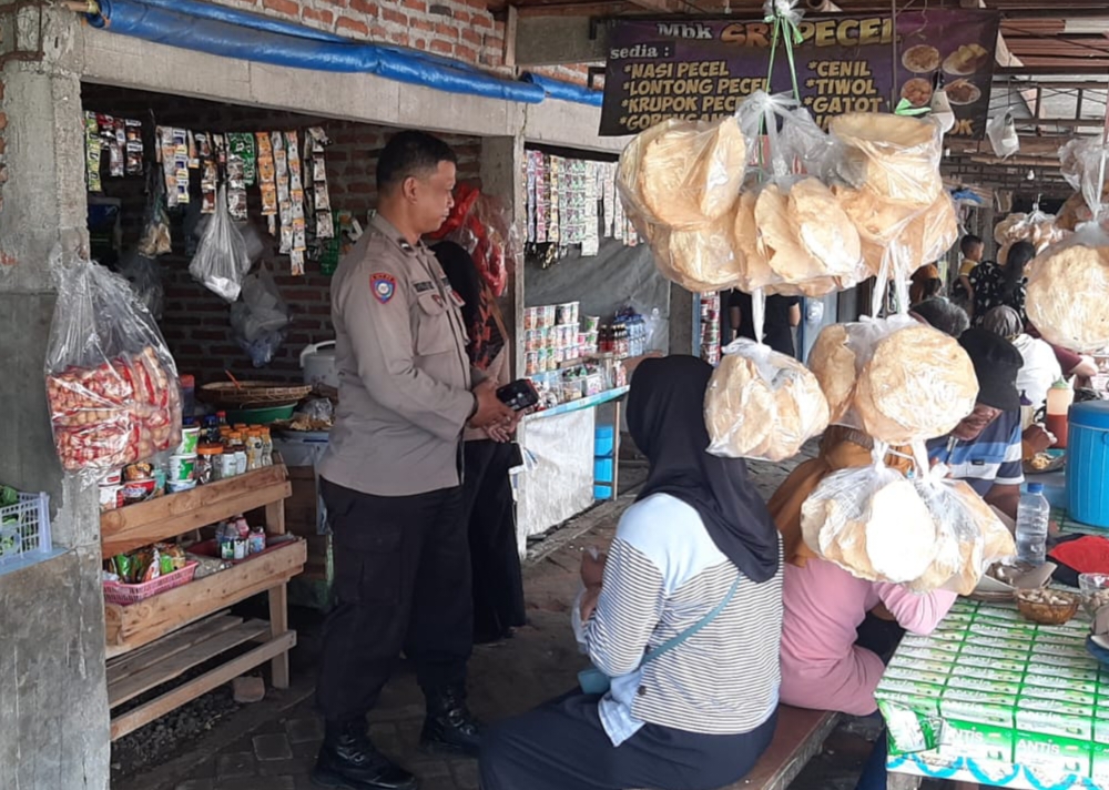 Polsek Jatikalen Gelar Patroli di Wisata Pemandian Air Panas Bayu Biru