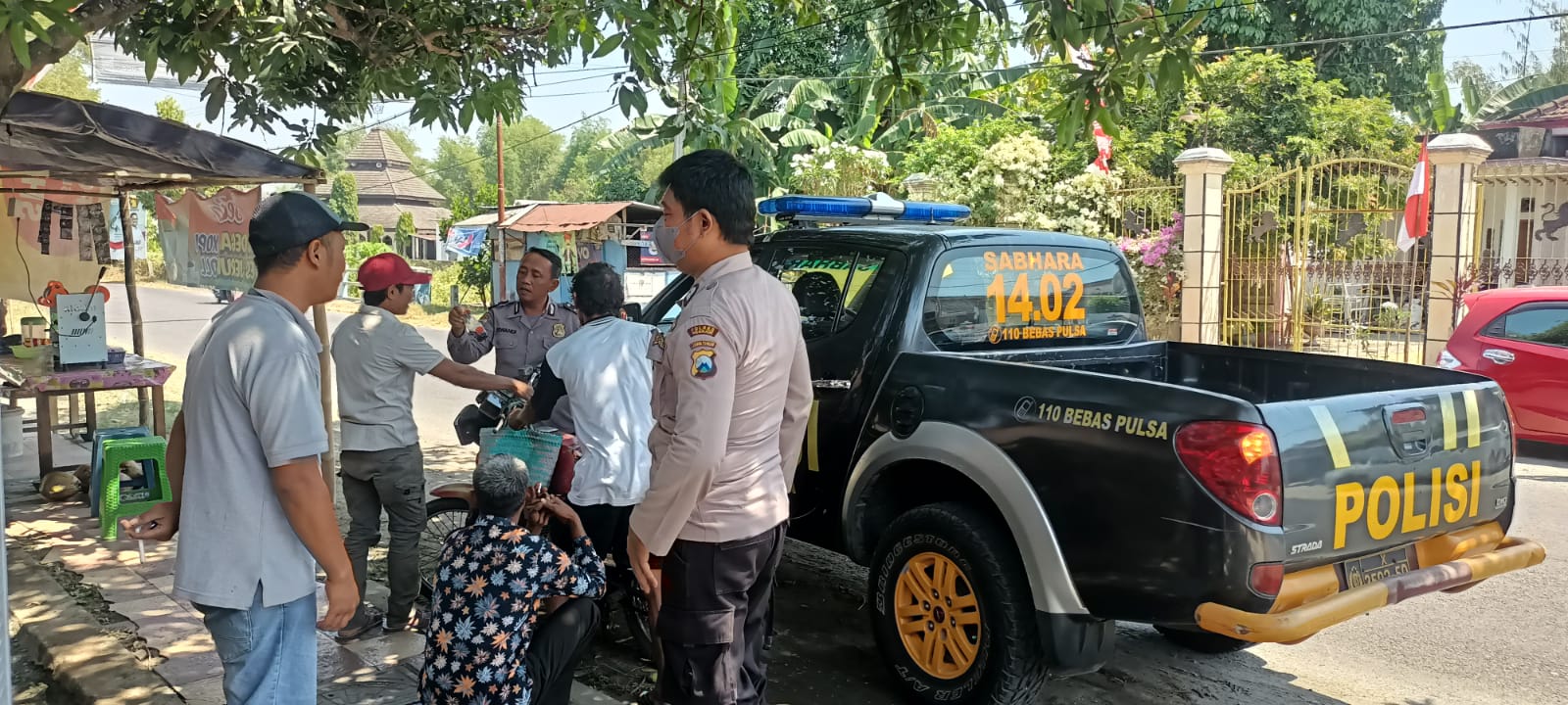 Polsek Jatikalen lakukan Patroli Dialogis Gaungkan Program Cooling System Menghadapi Pentahapan Pilkada Serentak 2024
