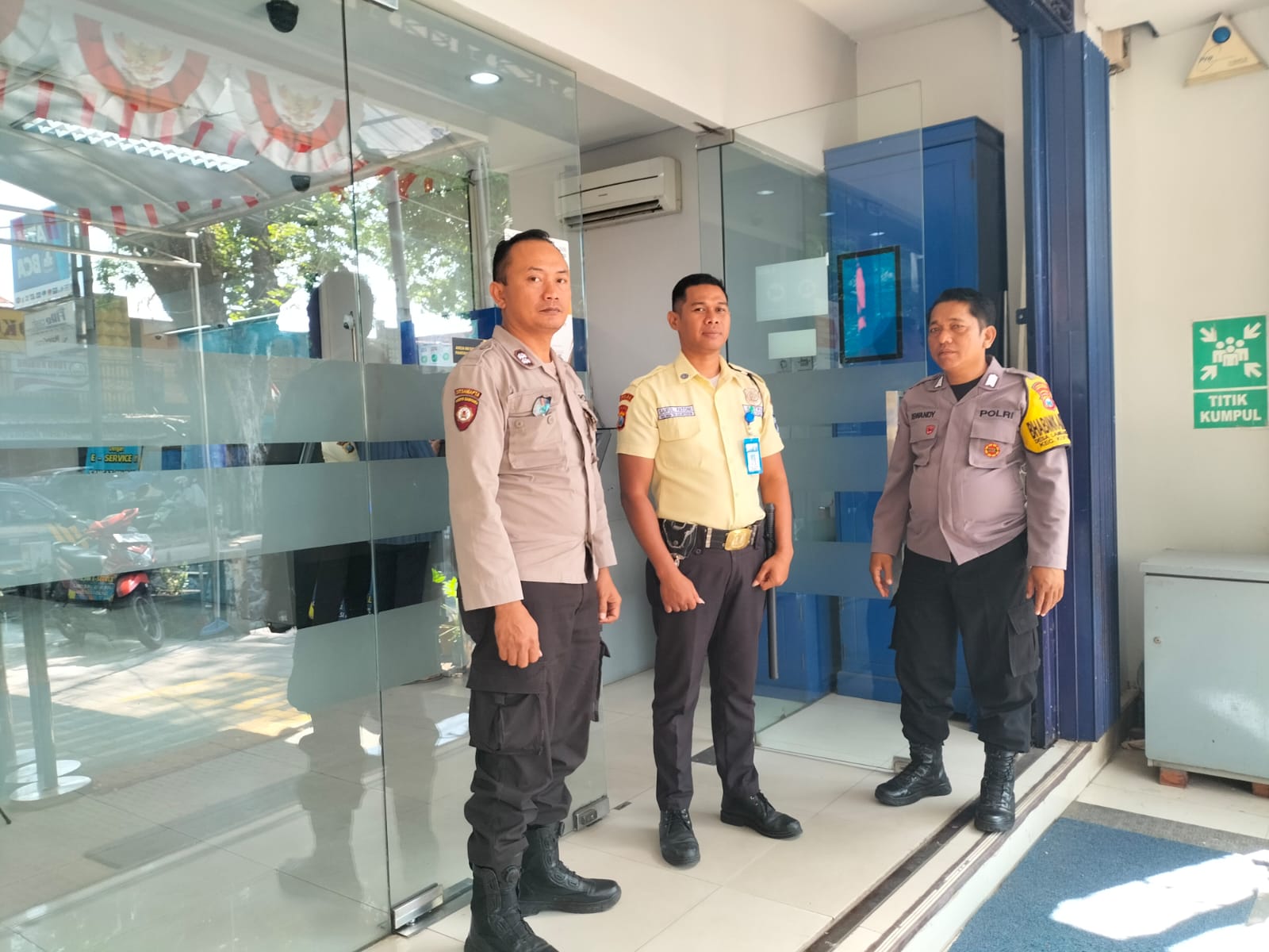 Polsek Kertosono Berikan Himbauan Kamtibmas saat Patroli di ATM Bank BCA