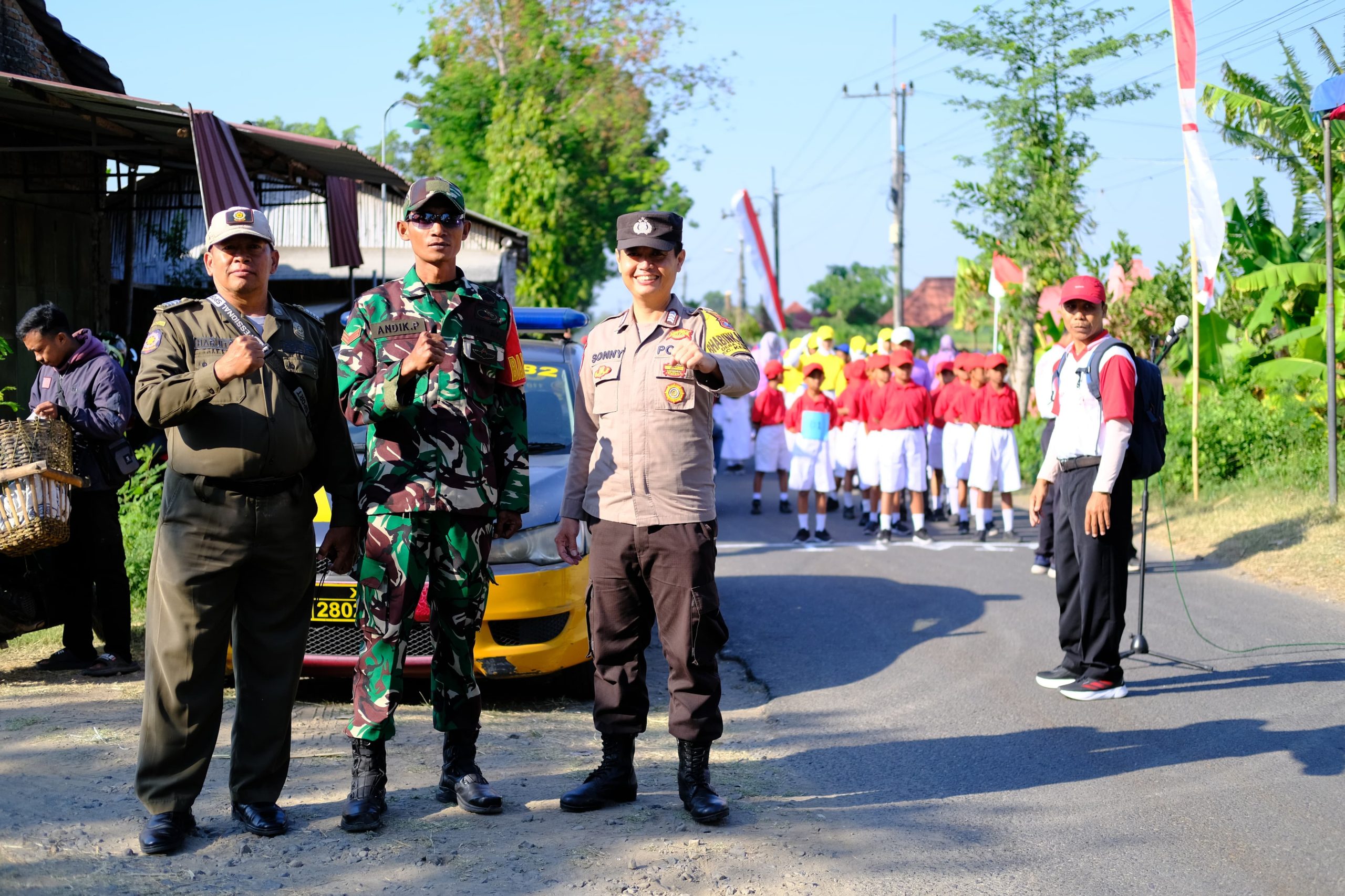 Polsek Kertosono Berikan Pengamanan pada Lomba Gerak Jalan Tingkat SD/MI di Kecamatan Kertosono