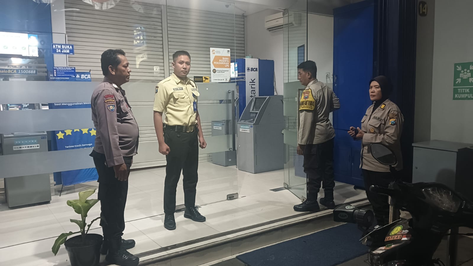 Polsek Kertosono Berikan Himbauan Kamtibmas saat Patroli di ATM Bank BCA
