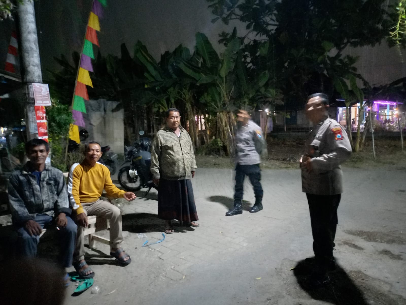 Jaga Kamtibmas di Malam Hari, Personel polsek Jatikalen Patroli Dialogis