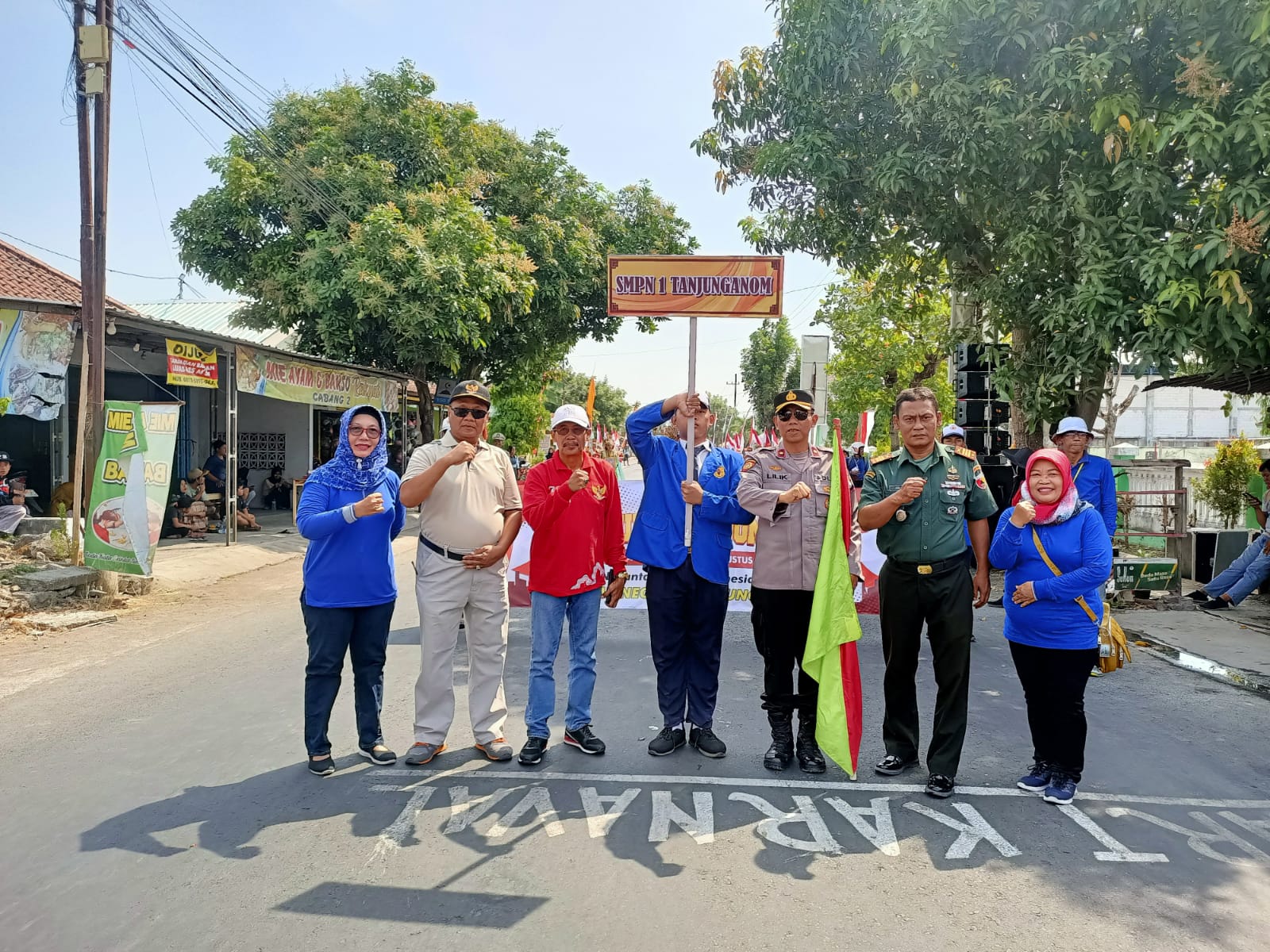 Ada Karnaval di Tanjunganom, Polsek Warujayeng Lakukan Rekayasa Lalu Lintas