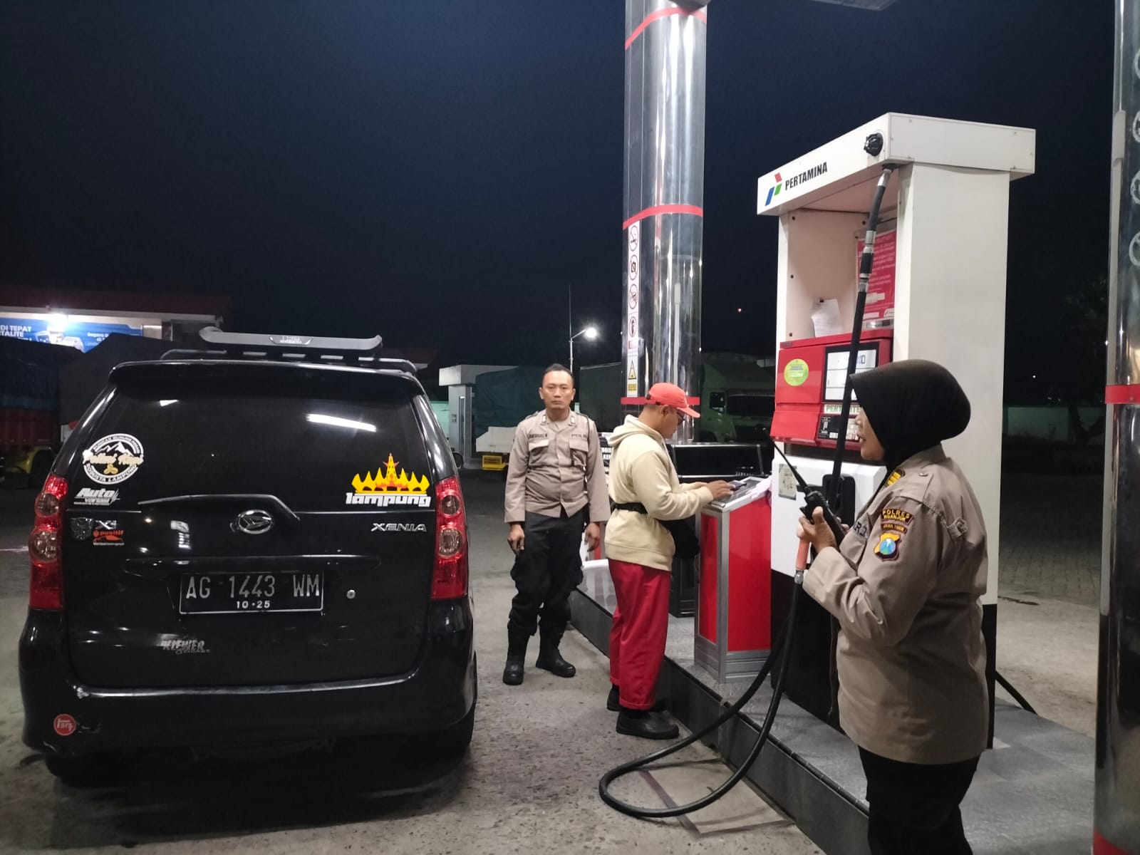 Cek Stok BBM, Patroli Samapta Sampaikan Himbauan Kamtibmas