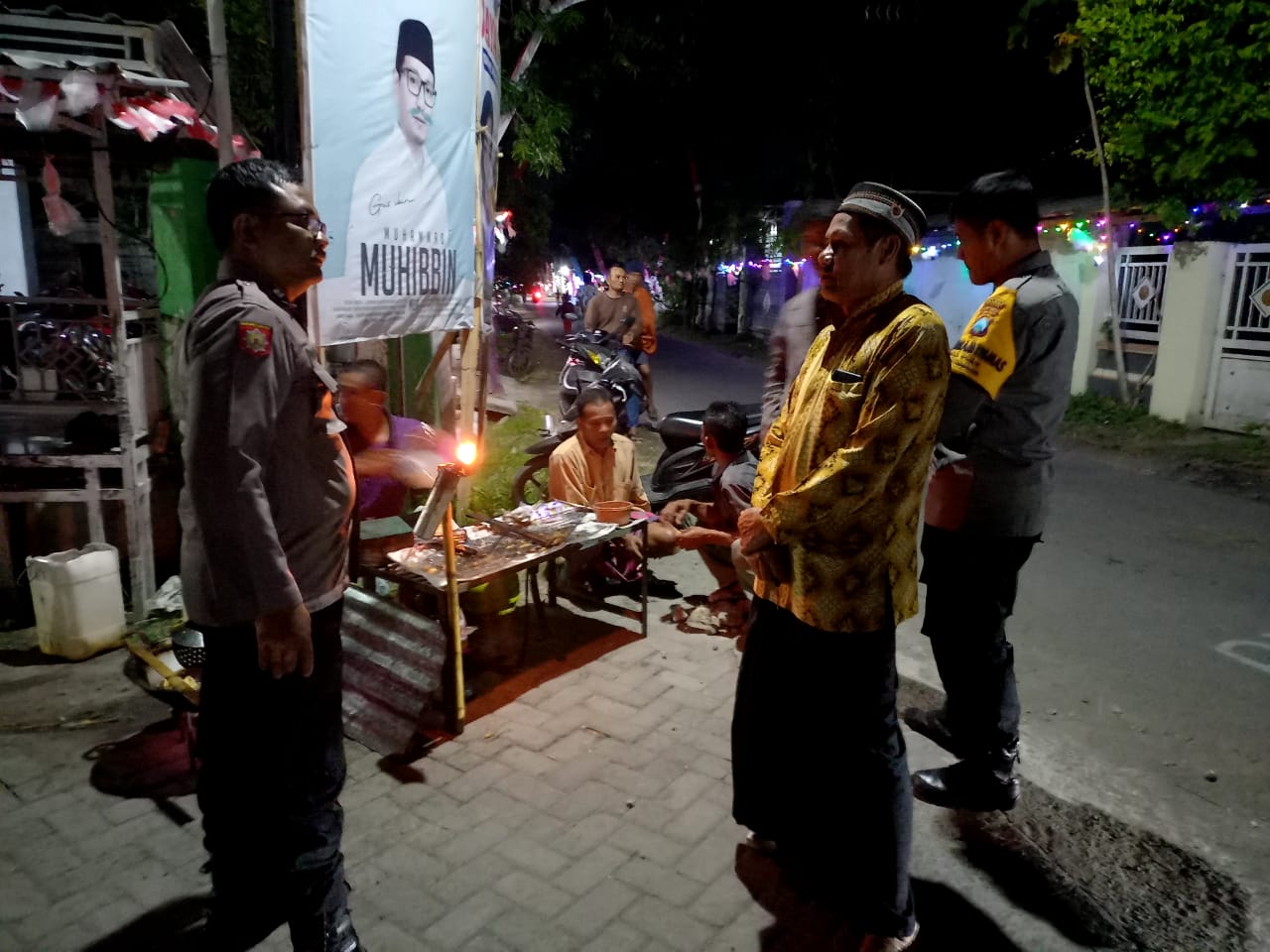 Bhabinkamtibmas Desa Begendeng Polsek Jatikalen Sambang Warga Binaan Malam hari, Ajak Warga Jaga Kamtibmas