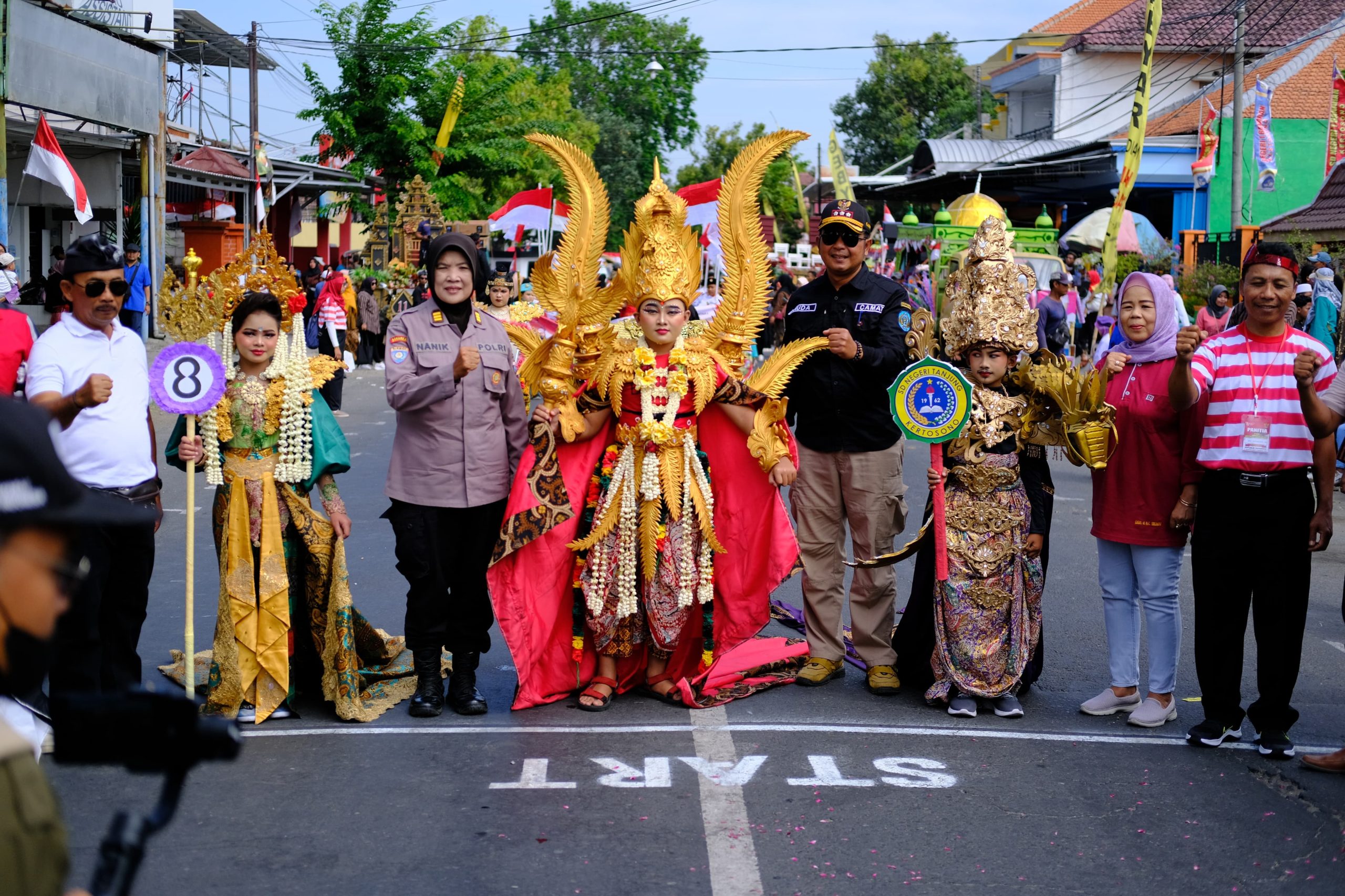 Berikan Rasa Aman, Polsek Kertosono Lakukan Pengamanan Kegiatan Karnaval Tingkat SD / MI