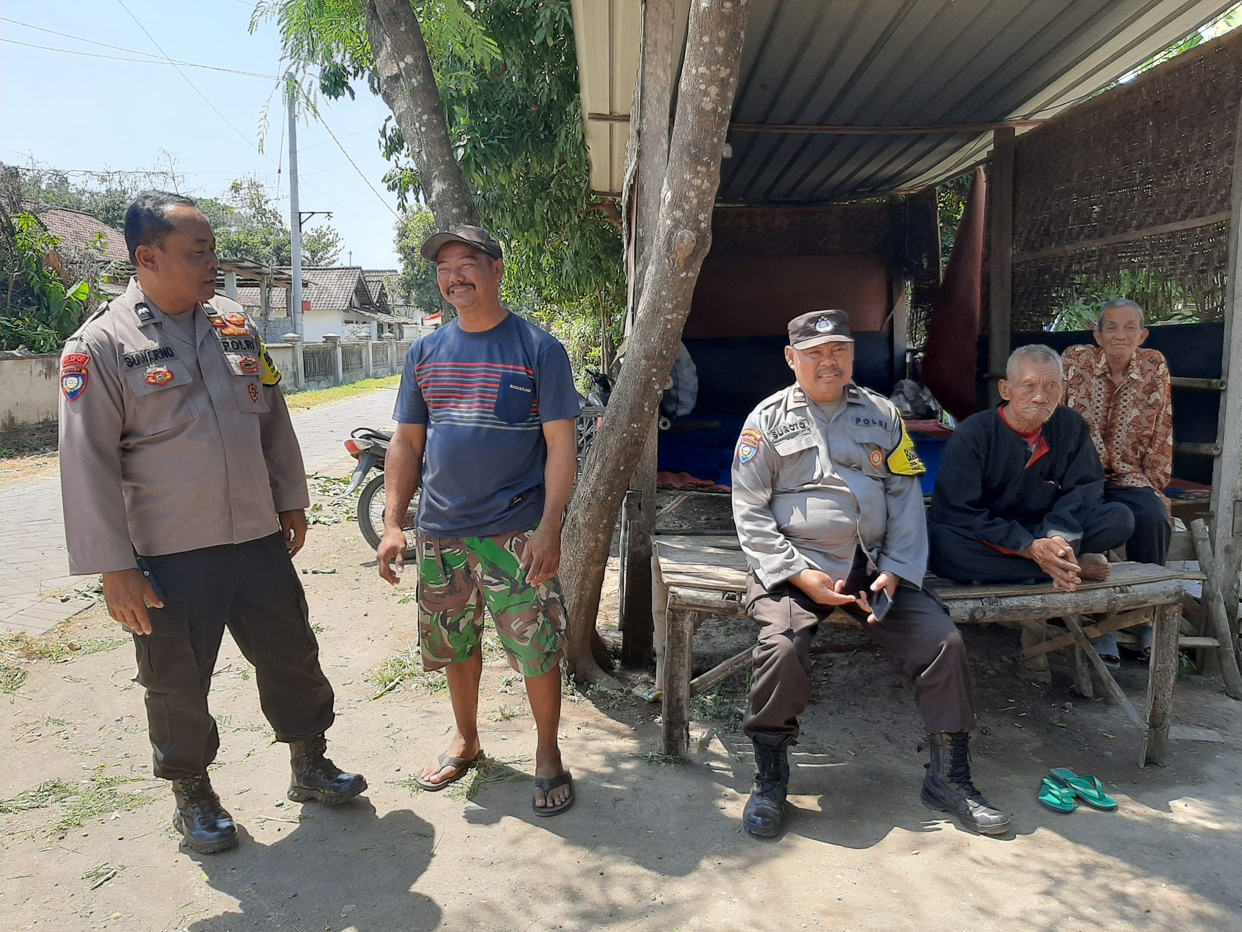 Personel Polsek Warujayeng Gelar Patroli Dialogis di Desa Sumberkepuh