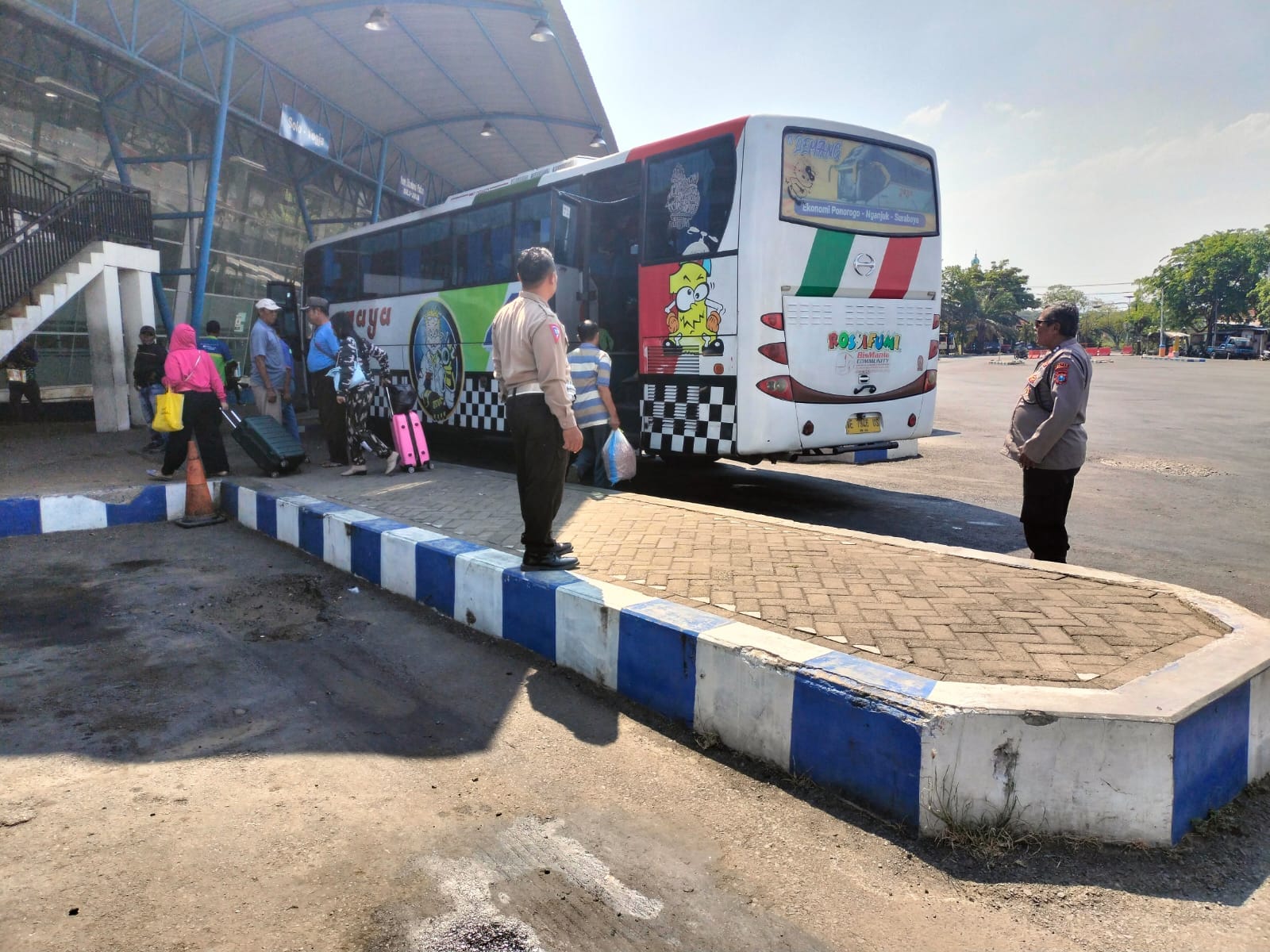 Patroli Polsek Nganjuk Kota Sasar Terminal Bus Anjuk Ladang Untuk Menjaga Keamanan dan Ketertiban