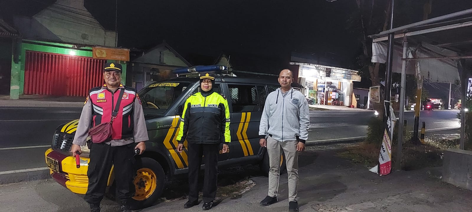 Cegah Kriminalitas, Kapolsek Kertosono Bersama Kanit Samapta Patroli Pemukiman