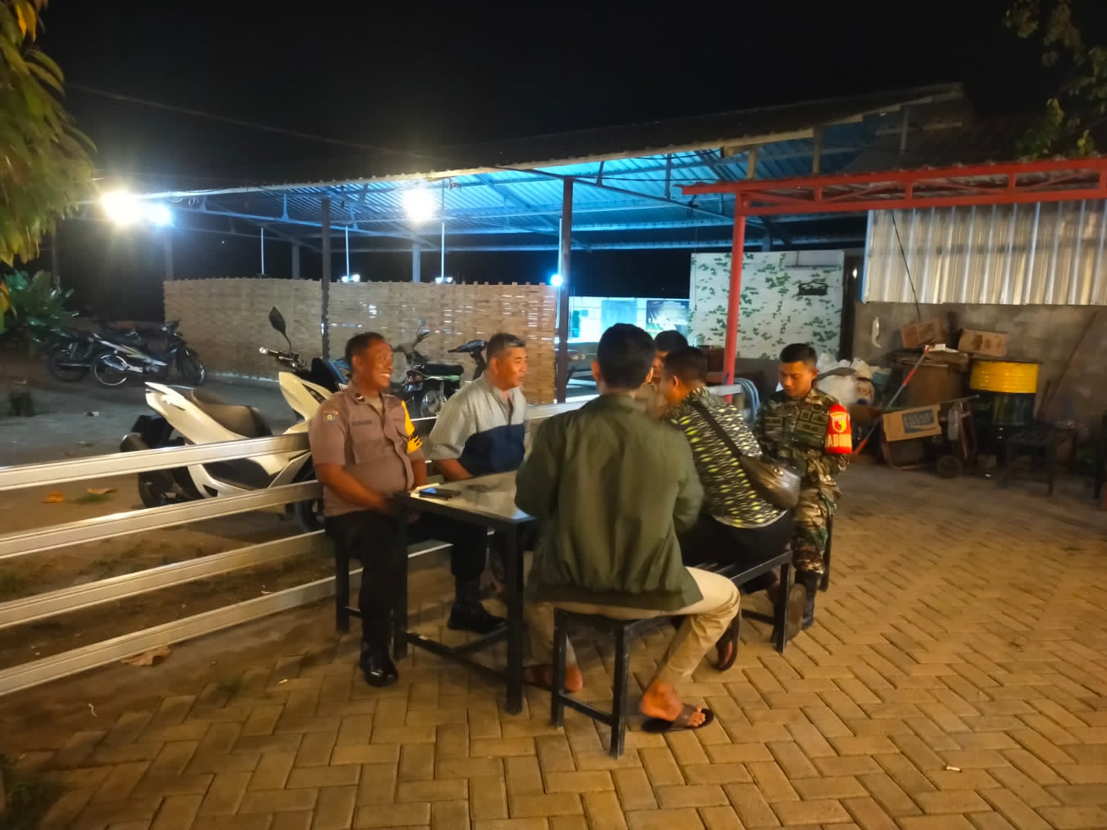 Jaga Kamtibmas di Malam Hari, Personel polsek Jatikalen Patroli Dialogis