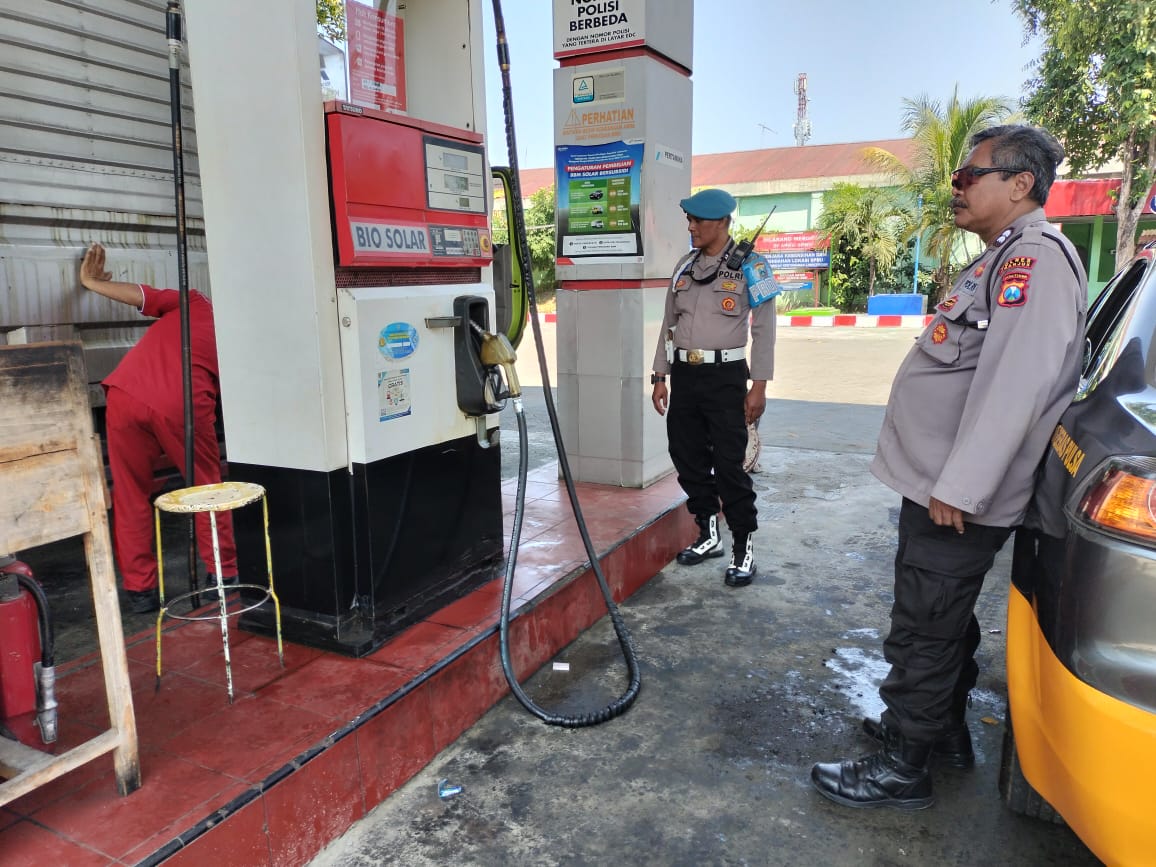 Polsek Nganjuk Kota Tingkatkan Patroli di SPBU untuk Cegah Penyimpangan BBM dan Pastikan Ketersediaan untuk Masyarakat