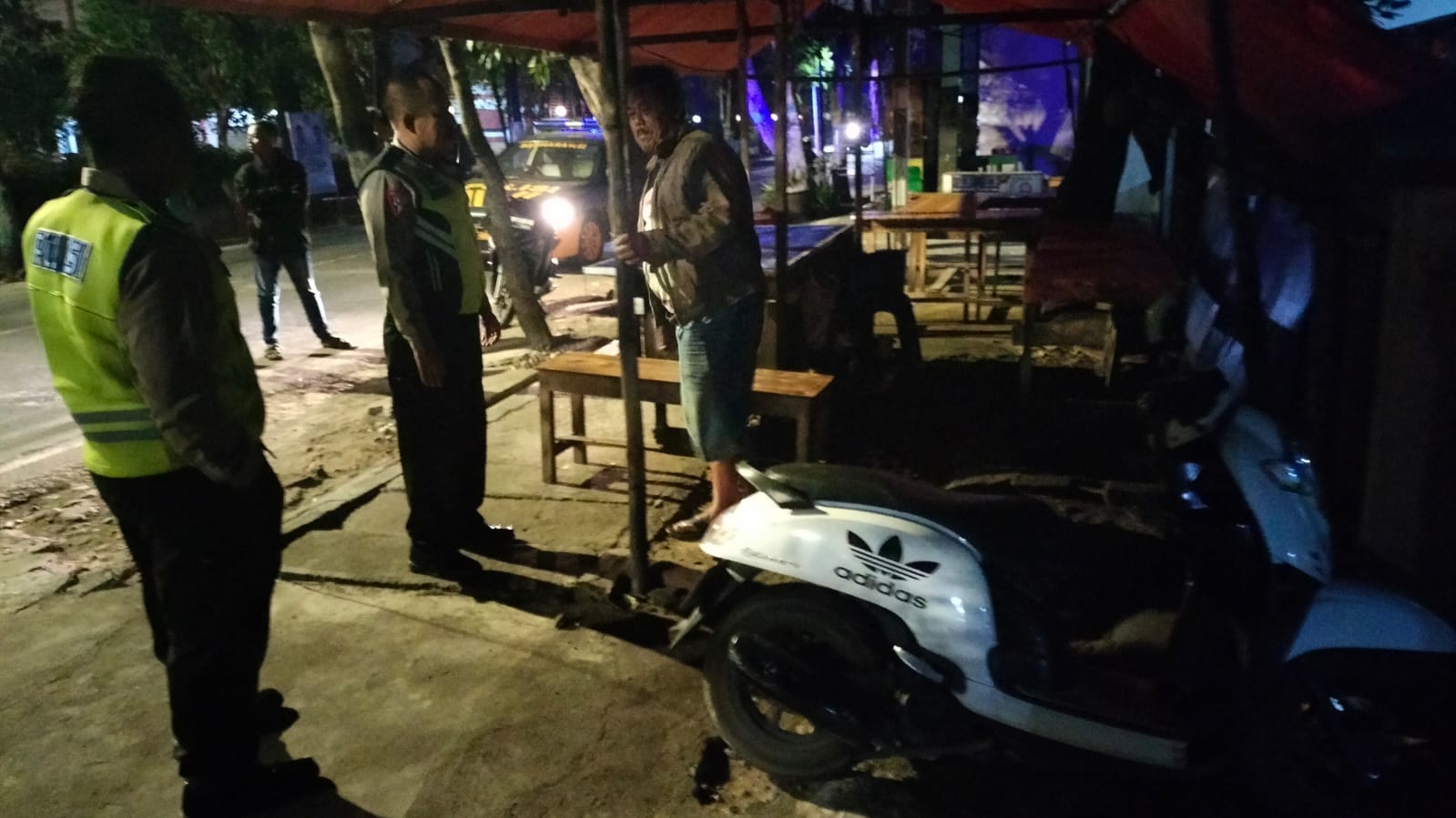 Malam Minggu, Patroli Polsek Nganjuk Kota Sampaikan Himbauan kepada Pemuda