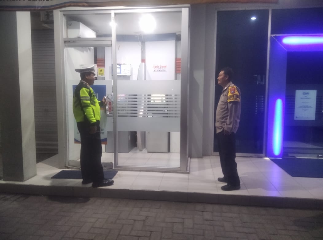 Cegah Tindak Kejahatan, Polsek Kertosono Lakukan Patroli Perbankan