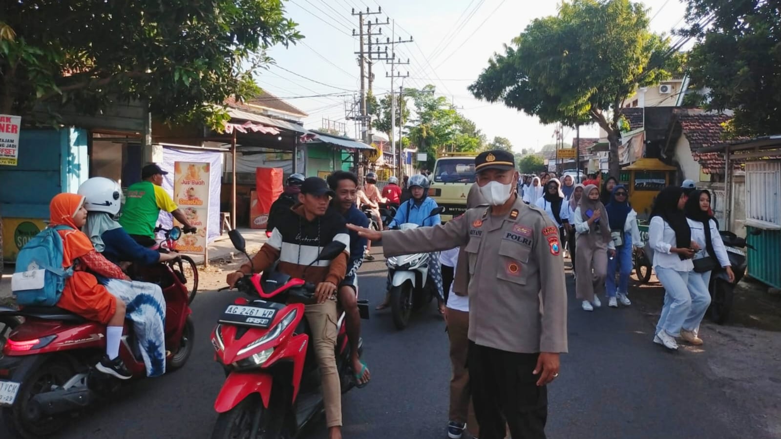 Wakapolsek Kertosono Pimpin Pengamanan Jalan Santai di SMKN 1 Kertosono
